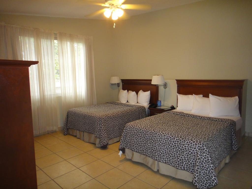 El Almendro Hotel 3*