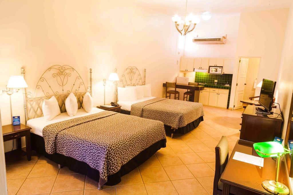 El Almendro Hotel