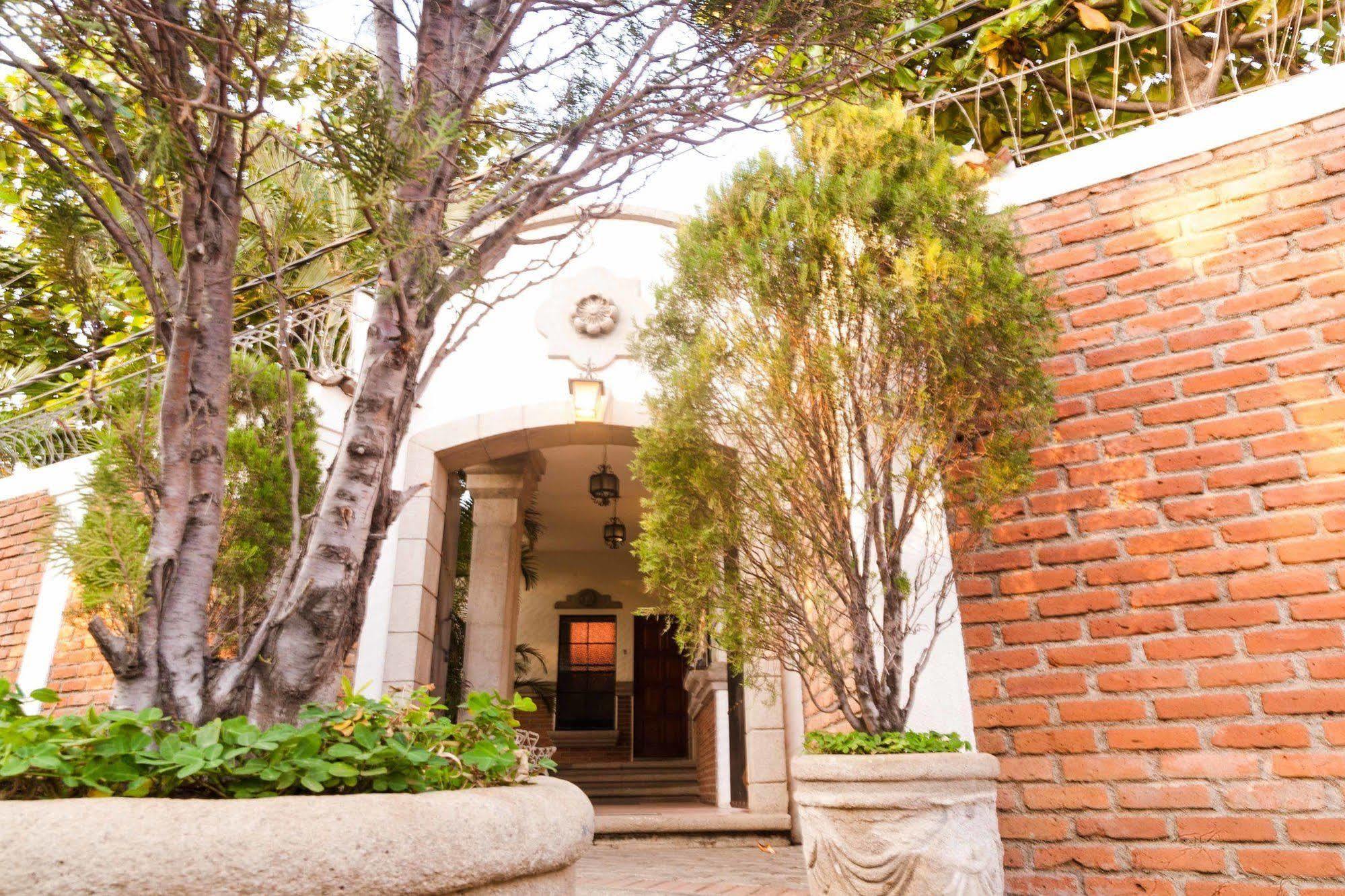 El Almendro Hotel 3*